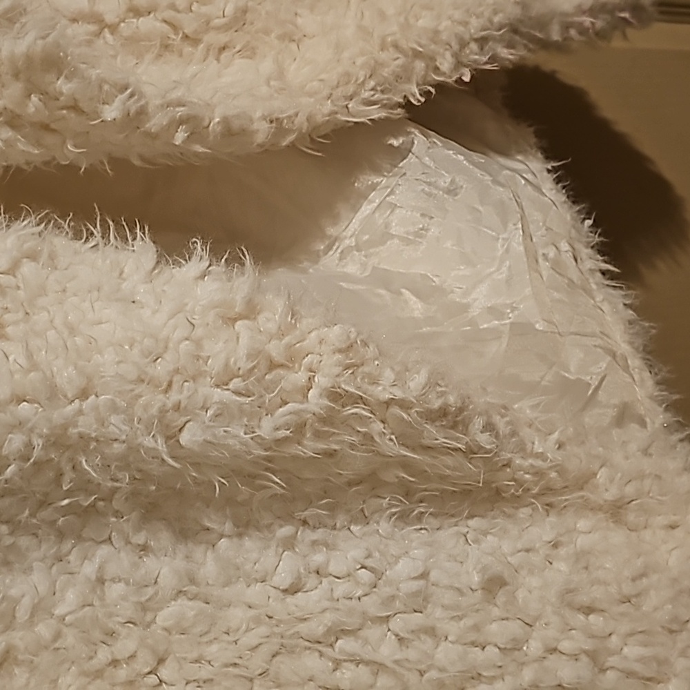 Ambiance Outerwear small faux fur white vest 😍 - Picture 3 of 4